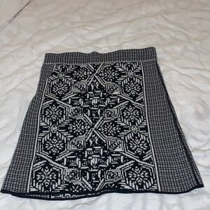 AKINI Black and White Pattern Pencil Skirt